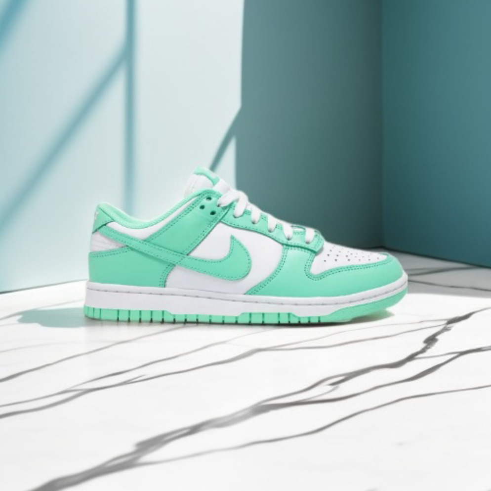 Nike Dunks ‘GREEN GLOW’